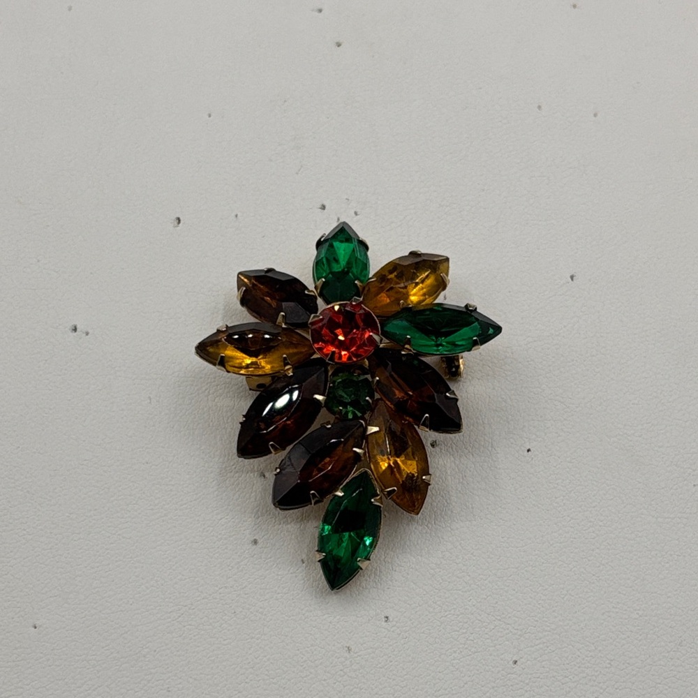 Elegant Vintage Multicolor Floral Brooch JP412